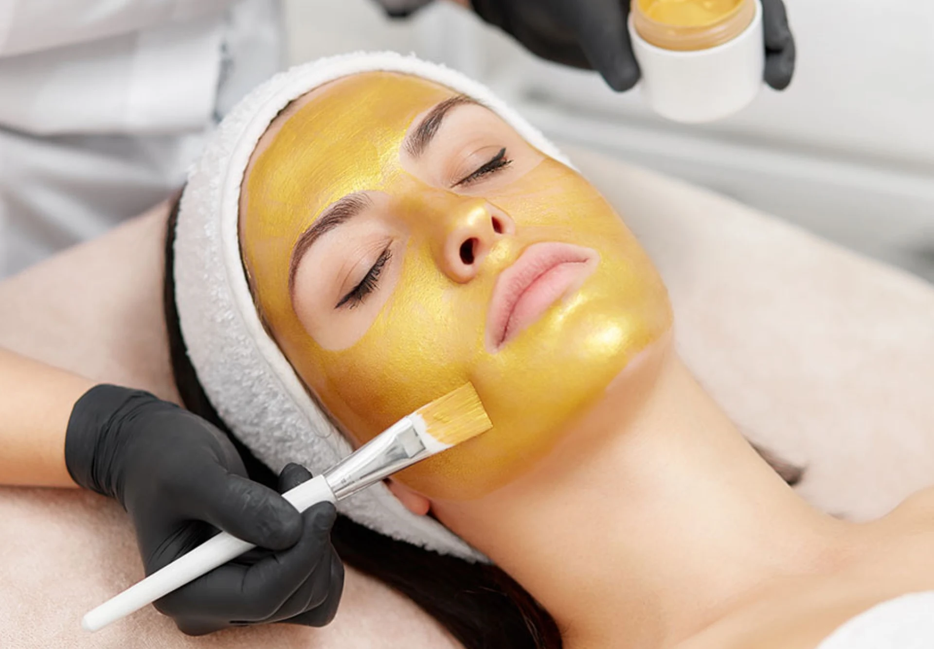 Best Aqua Gold Facial Treatment in Lahore